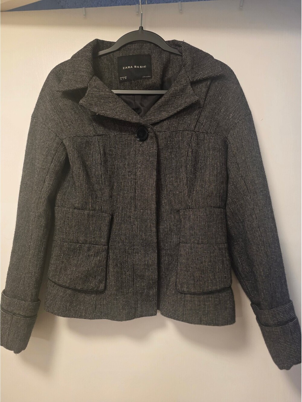 Zara Black ^ White Cropped Blazer
